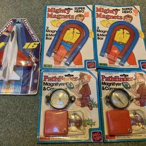 Lot 5 Old Sealed 1979s Tootsietoy Toy Lot Peg Toy Magnifier & Super Hero Magnets